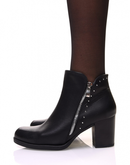 Black ankle boots with mid-high heel and decorative closure