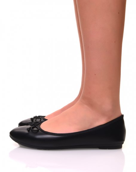 Black ballerinas with small knots