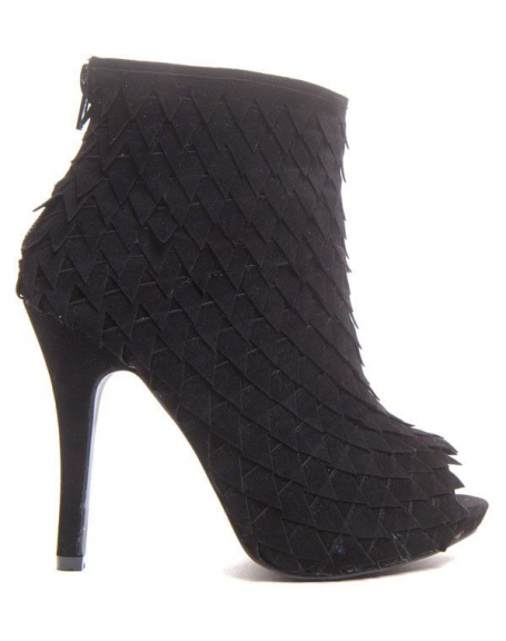 Black heeled ankle boot with fringes and open toe