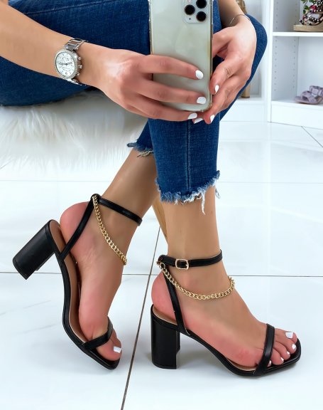 Black heeled sandals with gold chain