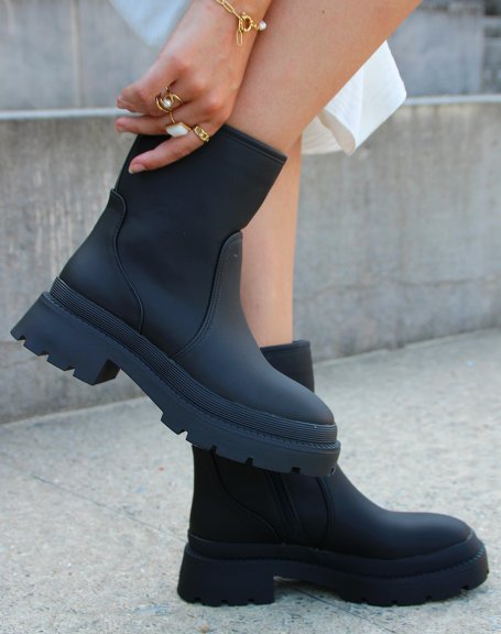 Black high ankle boots with double heeled and chunky sole