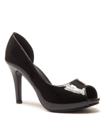 Black patent openwork pump on the inside and open toe