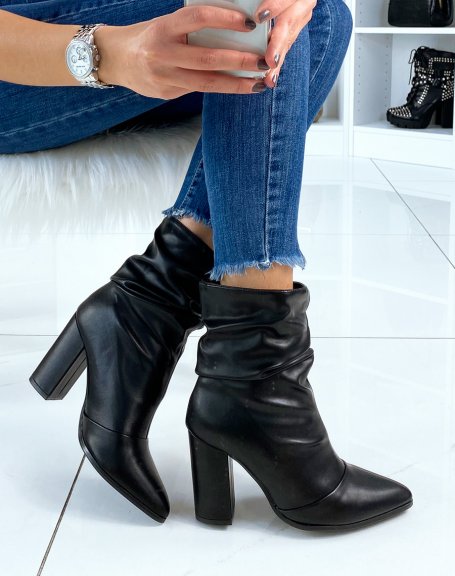 Black pleated ankle boots with heel and pointed toe
