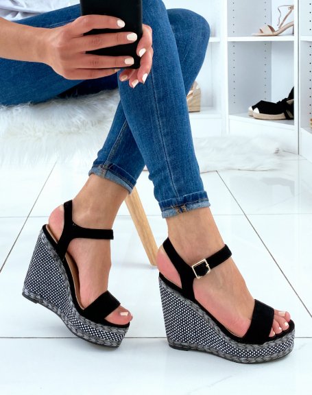 Black wedges with two-tone braiding