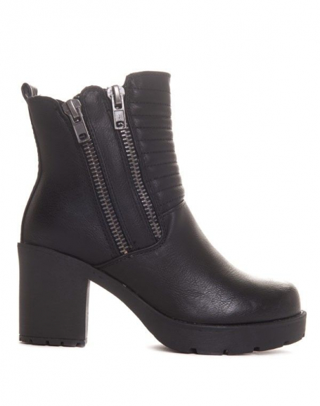 Boots with a thick heel and material yoke