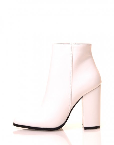 Bottines blanches  talons carrs et  bouts pointus