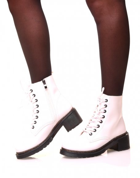 Bottines montantes blanches  lacets