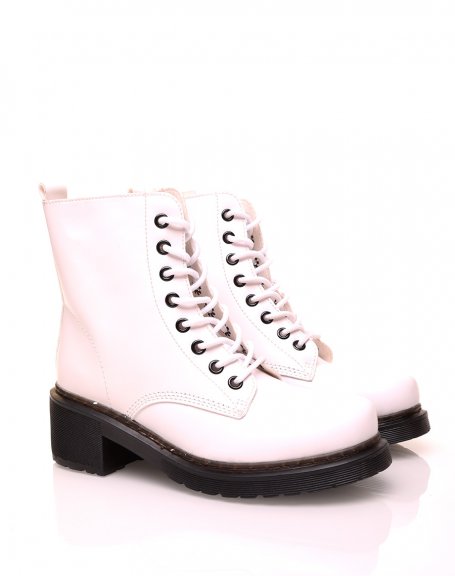 Bottines montantes blanches  lacets