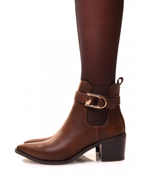 Brown ankle boots with heels and pointed toe with a buckle