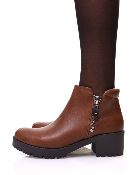 Camel ankle boots with decorative zipper and mid-high heel