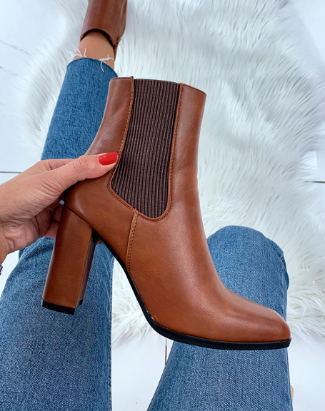 Camel ankle boots with heel and square toe