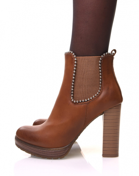 Camel Chelsea boots with heels and pearl details
