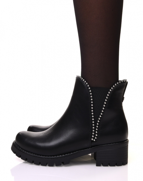 Chelsea boots black notched soles with round studs