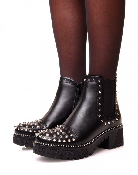 Chelsea boots noire  effet lisse ajour de clous argent