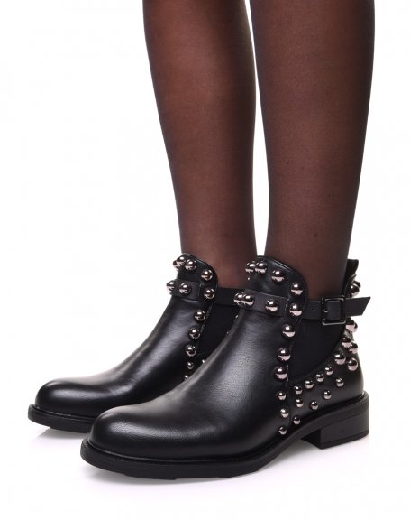 Chelsea boots noires  dtails perls et sangle fine