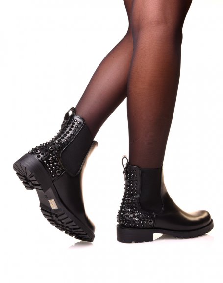Chelsea boots noires ajour de clous et de strass noirs