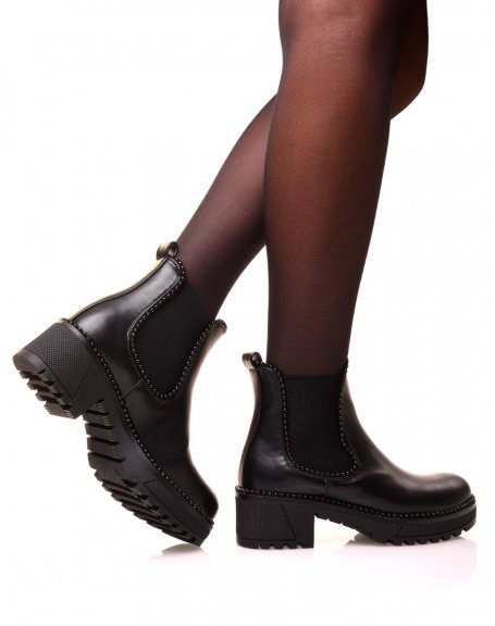 Chelsea boots noires ajoures de perles noires