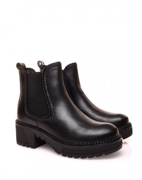 Chelsea boots noires ajoures de perles noires