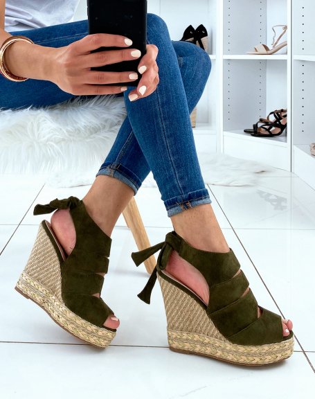 Closed green wedges with tie strap