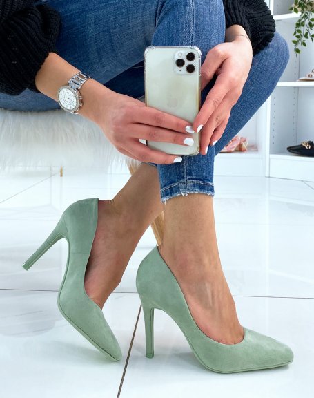 Green suede heeled pump with square toe