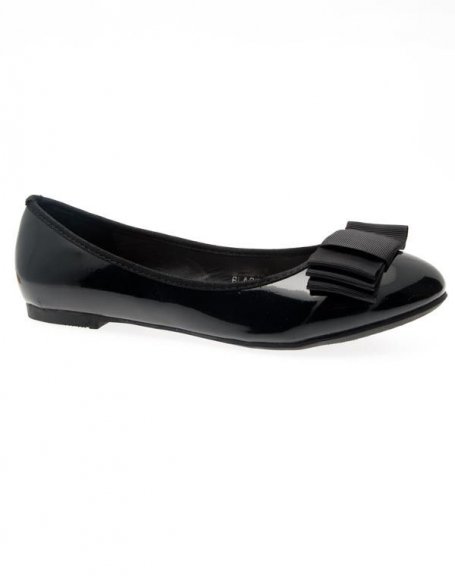 Ideal women's shoes: Black patent ballerinas