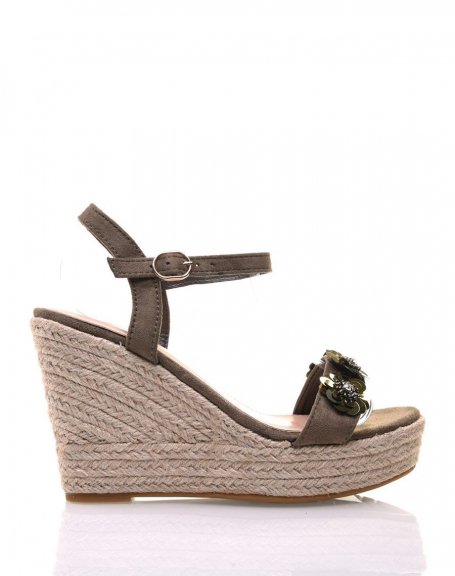 Khaki suedette wedges decorated with flowers