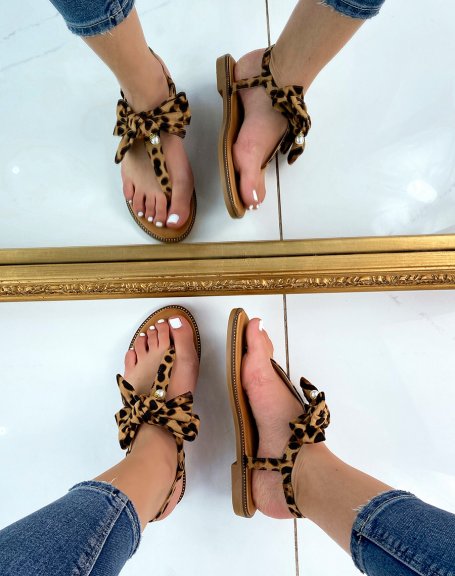 Leopard-effect flat sandals with bow and small pearl