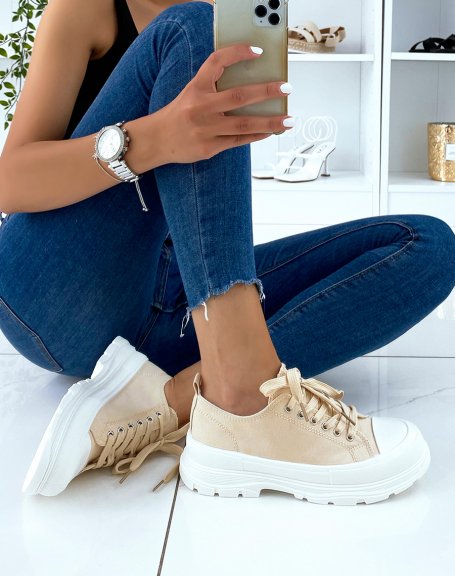 Low-cut beige fabric sneaker with thick white lug sole