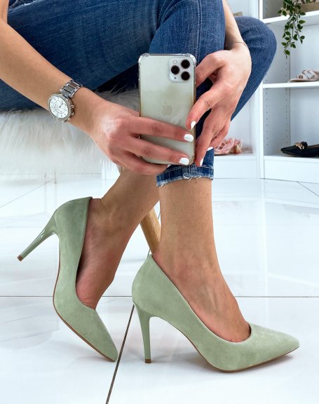 Pastel green pump in suede with a stiletto heel
