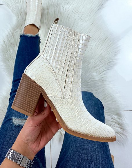 Pointed-toe crocodile beige cowboy boots