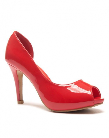 Red patent openwork pump on the inside and open toe