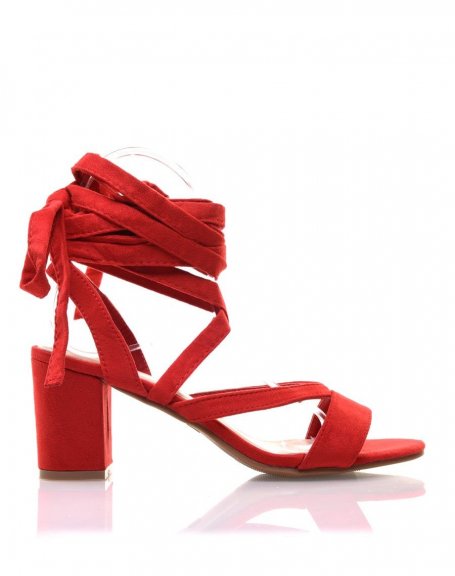 Red sandals with low heel