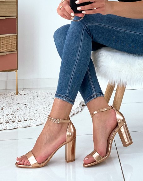 Sandales à talon dorée métallique