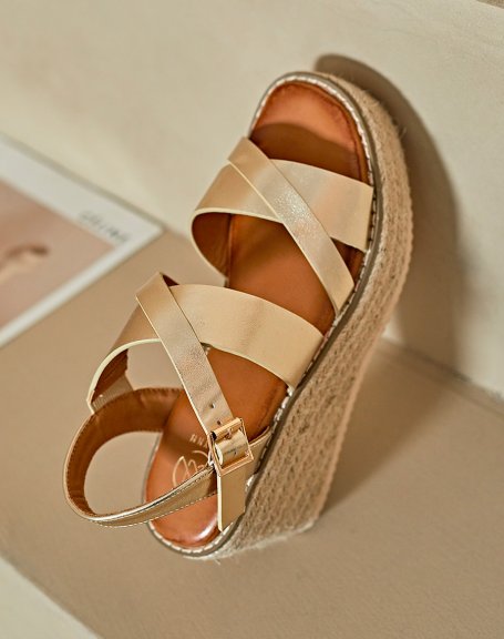 Sandales dorées à talon compensé en jute à multiples brides asymétriques