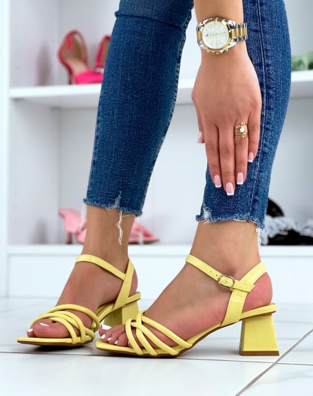 Sandales jaune pastel  petit talon et multiples lanires
