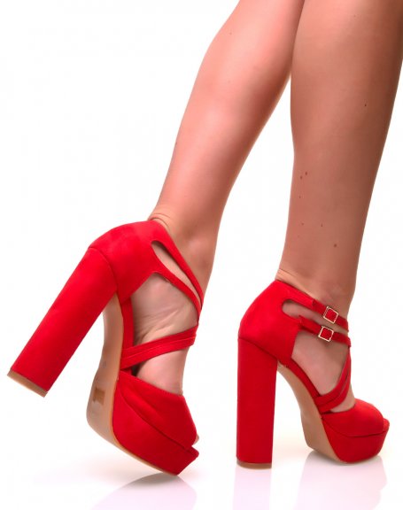 Sandales rouges  talons carrs et multiples lanires