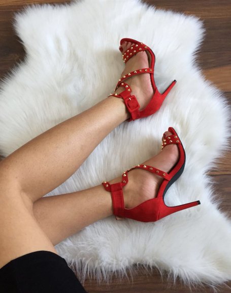 Sandales rouges cloutes