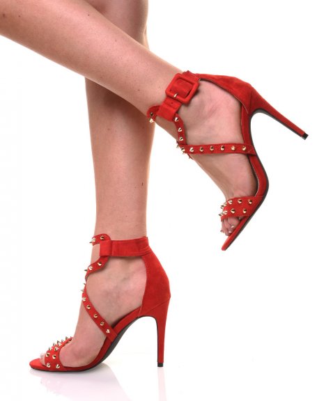 Sandales rouges cloutes