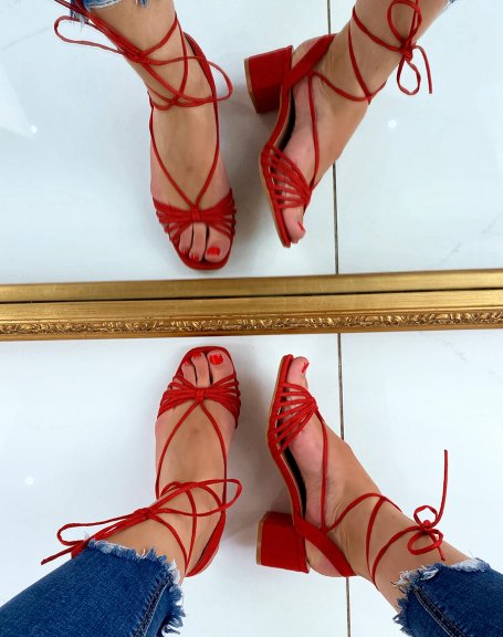Sandales rouges en sudine  petit talon et longues lanires