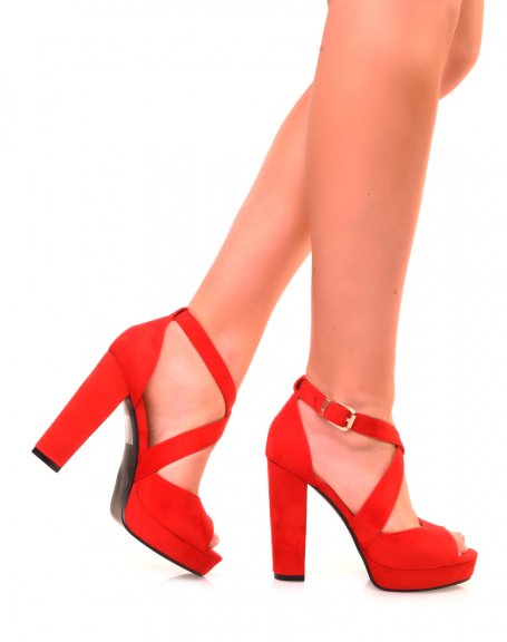 Sandales rouges en sudine  talon et  plateforme paisse
