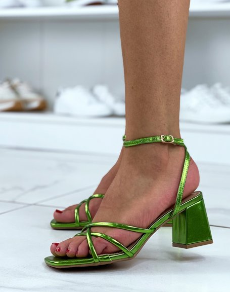Sandales vert métallisé à petit talon et multiples brides
