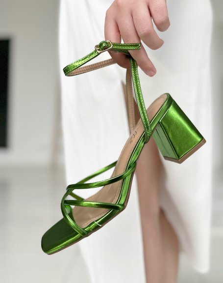 Sandales vert mtallis  petit talon et multiples brides