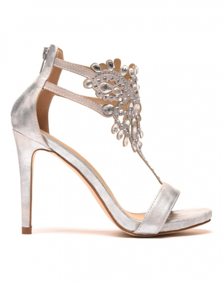 Silver sandal with very chic stone