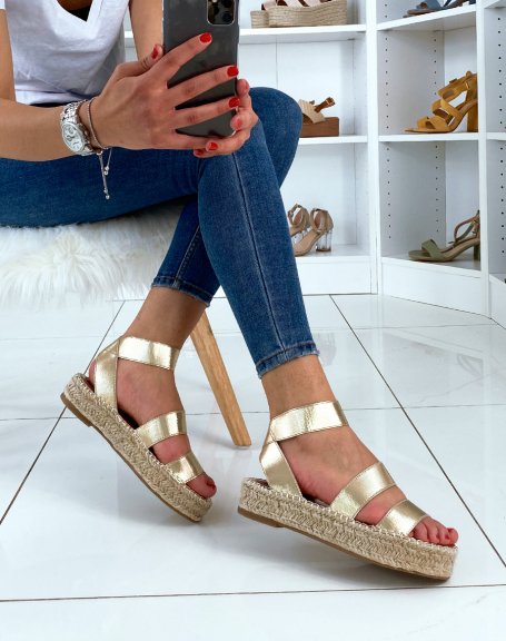 Wedge sandals with multiple golden straps