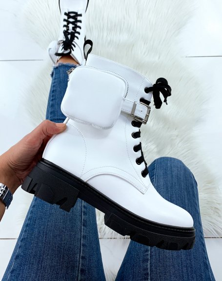 White high ankle boots with notched sole with pocket