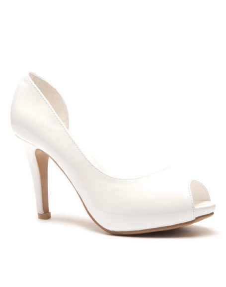 White patent openwork pump on the inside and open toe