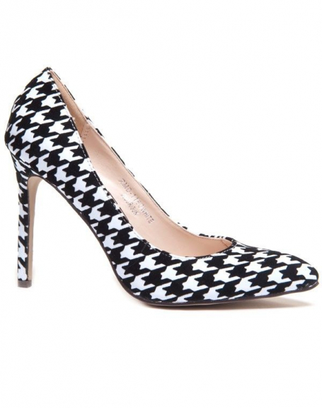 White pump with houndstooth pattern