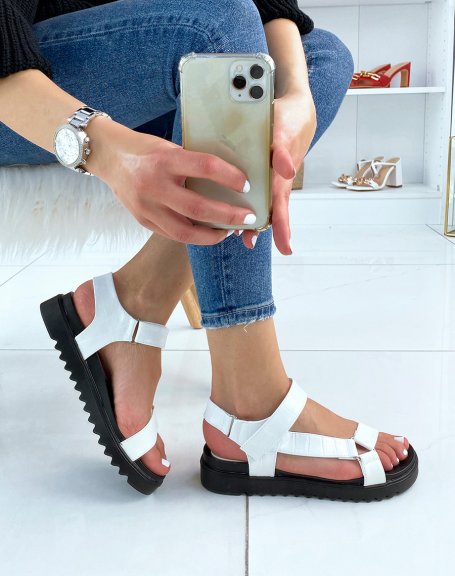 White sandals with notched sole and asymmetric straps