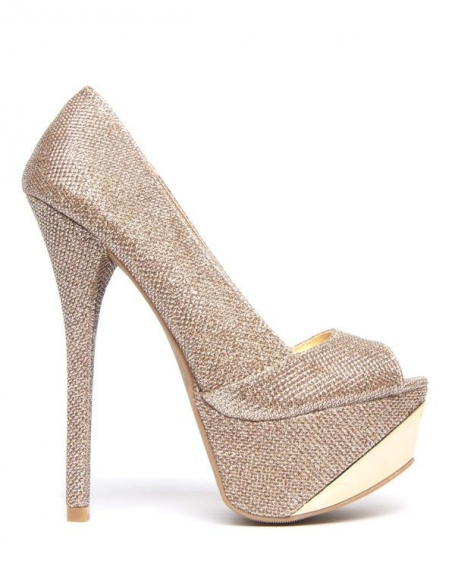 Women's shoe Like Style: Gold pump with glittery reflection