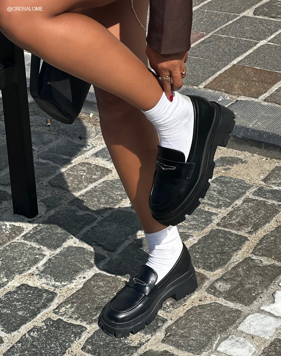 Mocassins femme noirs avec détail argenté et semelle crantée